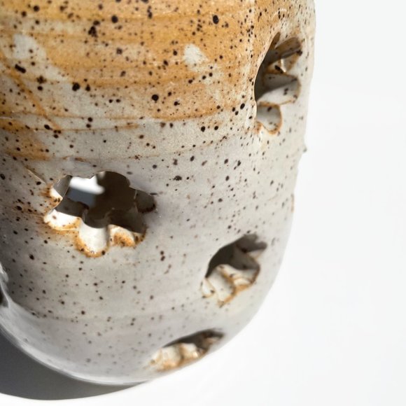 Handmade Daisy Ceramic Candle Holder - Picture 2 of 4